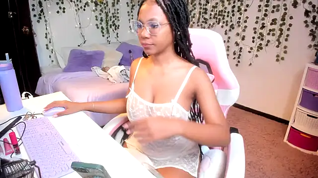 violeta milleer online show from 10/20/25, 03:45