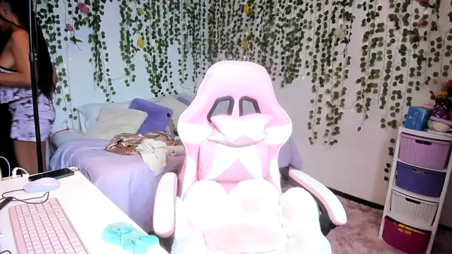 violeta milleer online show from 11/18/25, 04:54