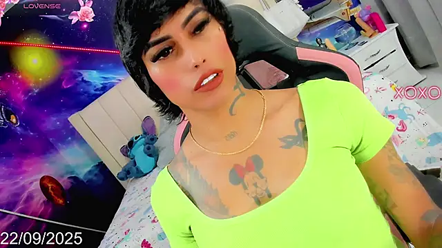 Snapshot of Nella_Dolls chatting on 09/22/25, 10:49 Nella Dolls online show from 09/22/25, 10:49