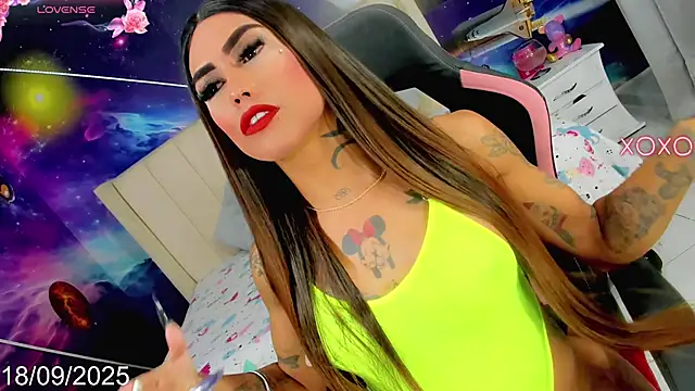 Snapshot of Nella_Dolls chatting on 09/18/25, 11:19 Nella Dolls online show from 09/18/25, 11:19