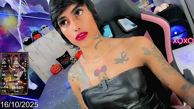 Snapshot of Nella_Dolls chatting on 10/16/25, 07:00 Nella Dolls online show from 10/16/25, 07:00