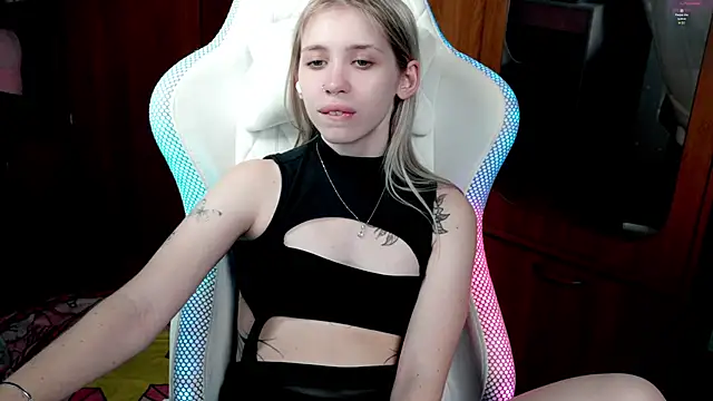 ho1yho1e online show from 11/04/25, 05:50