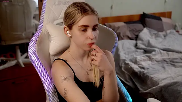 ho1yho1e online show from 02/11/26, 07:03