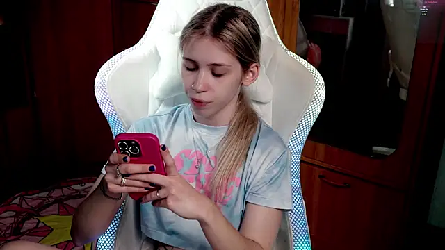 ho1yho1e online show from 11/01/25, 06:24