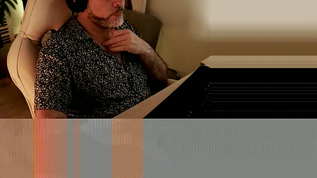 Sanders White online show from 12/22/24, 10:04