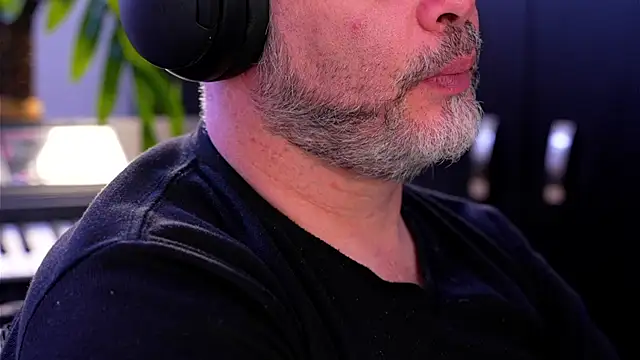 Sanders White online show from 09/26/25, 04:08