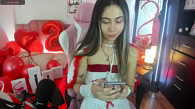 Snapshot of lilly_sweett chatting on 12/15/24, 07:02 lilly sweett online show from 12/15/24, 07:02