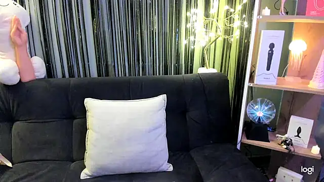 Snapshot of lilly_sweett chatting on 02/23/26, 11:05 lilly sweett online show from 02/23/26, 11:05