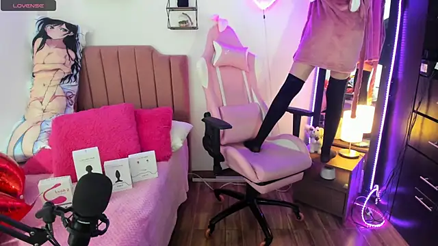 Snapshot of lilly_sweett chatting on 01/14/25, 04:57 lilly sweett online show from 01/14/25, 04:57