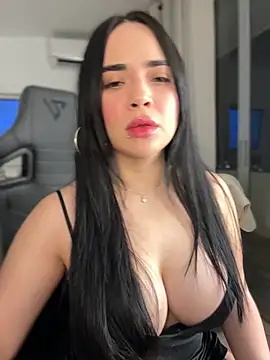 Snapshot of GeorginaJones chatting on 03/19/25, 12:59 GeorginaJones online show from 03/19/25, 12:59