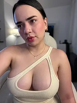 Snapshot of GeorginaJones chatting on 02/02/25, 12:09 GeorginaJones online show from 02/02/25, 12:09