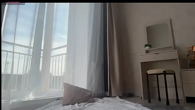 Snapshot of Butterfly-_ chatting on 09/17/25, 06:26 Butterfly- online show from 09/17/25, 06:26