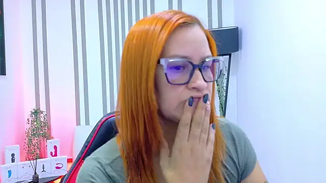 Snapshot of Britney_taylor_ chatting on 10/13/25, 09:27 Britney taylor online show from 10/13/25, 09:27