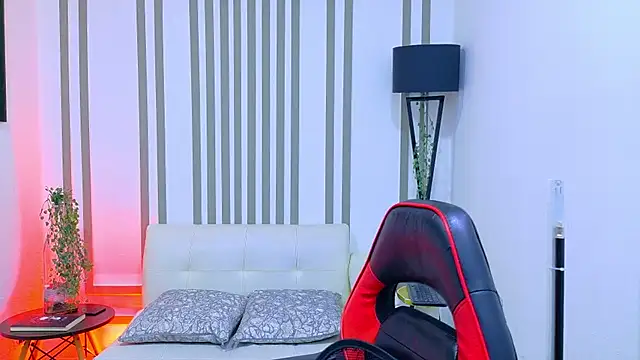 Britney taylor  online show from 11/04/25, 12:25