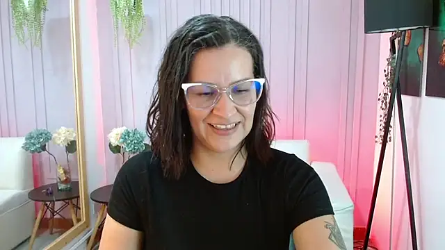Snapshot of Britney_taylor_ chatting on 02/05/25, 10:01 Britney taylor online show from 02/05/25, 10:01