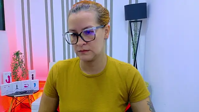 Britney taylor  online show from 11/06/25, 08:57