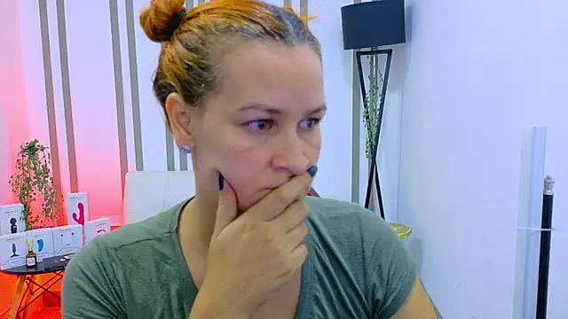 Britney taylor  online show from 11/07/25, 09:08