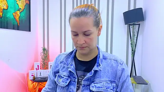 Britney taylor  online show from 12/15/25, 09:09