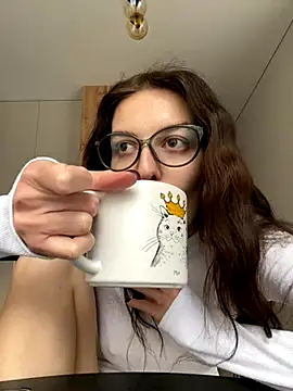 little belucci online show from 10/11/25, 01:23