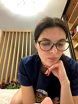 little belucci online show from 10/22/25, 03:33