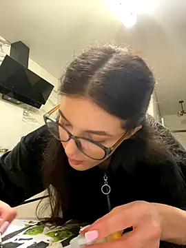 little belucci online show from 12/05/25, 02:59