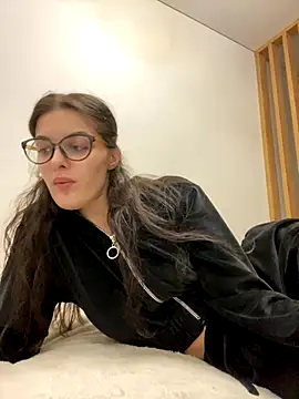 little belucci online show from 11/12/25, 01:37