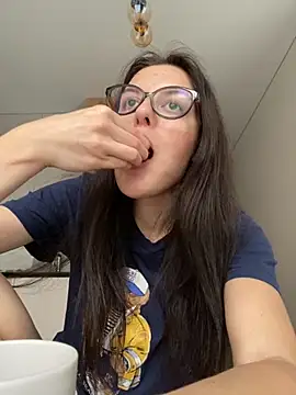 little belucci online show from 10/23/25, 02:16