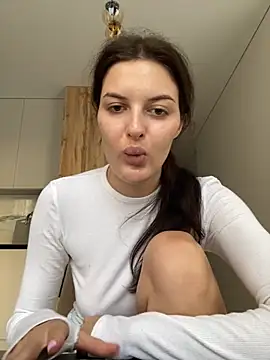 little belucci online show from 09/10/25, 02:27