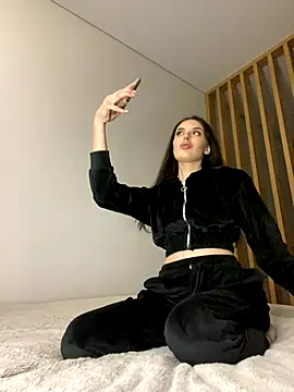 little belucci online show from 11/22/25, 02:38