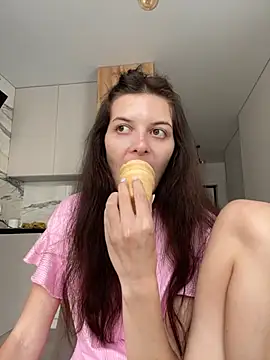 little belucci online show from 09/15/25, 12:27