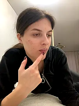 little belucci online show from 10/24/25, 02:16