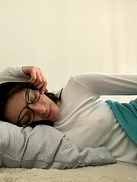 little belucci online show from 09/09/25, 03:32