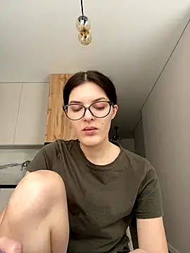 little belucci online show from 11/06/25, 10:41