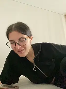 little belucci online show from 11/19/25, 11:10