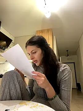 little belucci online show from 11/28/25, 02:28