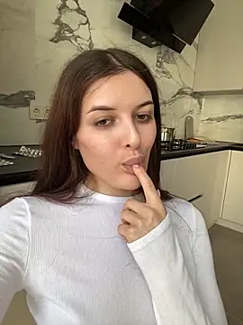 little belucci online show from 03/22/25, 12:25