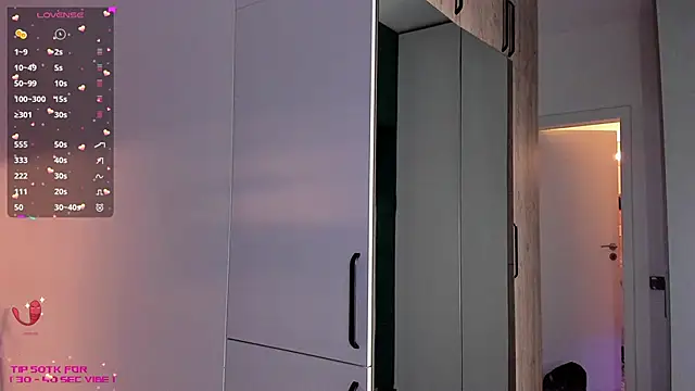 Snapshot of _alleyesonme_ chatting on 02/08/25, 09:56  alleyesonme  online show from 02/08/25, 09:56