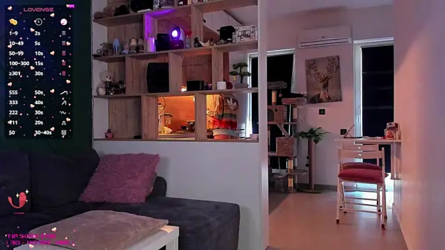 Snapshot of _alleyesonme_ chatting on 02/12/25, 12:33  alleyesonme  online show from 02/12/25, 12:33