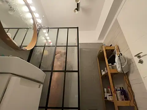  alleyesonme  online show from 11/03/25, 10:52