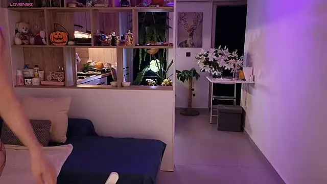  alleyesonme  online show from 10/31/25, 04:14