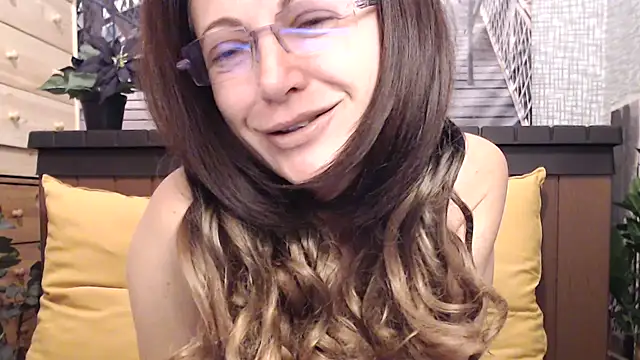 Snapshot of lilianleight chatting on 09/21/25, 08:36 lilianleight online show from 09/21/25, 08:36