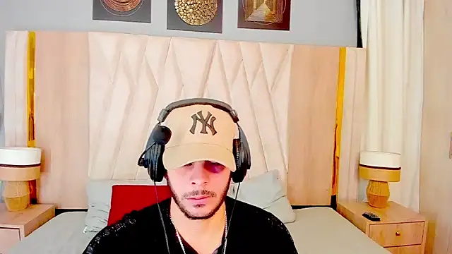 hottstuffx69 online show from 11/04/25, 02:59