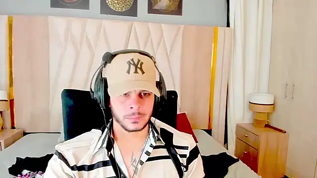 hottstuffx69 online show from 11/06/25, 02:48