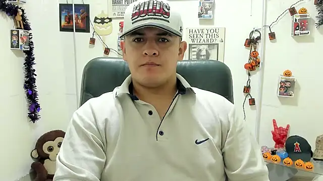 Snapshot of ney_22 chatting on 10/17/25, 12:07 ney 22 online show from 10/17/25, 12:07