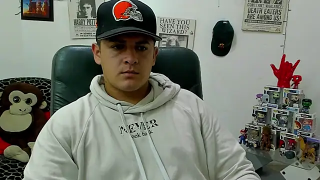 Snapshot of ney_22 chatting on 02/19/25, 10:31 ney 22 online show from 02/19/25, 10:31