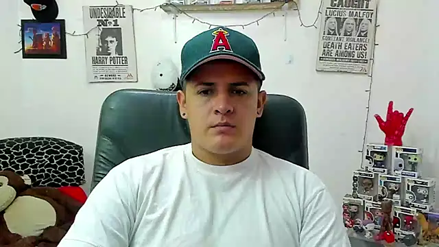 Snapshot of ney_22 chatting on 03/10/25, 01:21 ney 22 online show from 03/10/25, 01:21