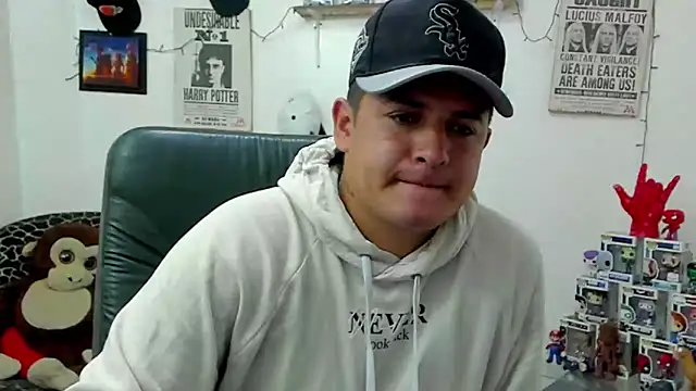 Snapshot of ney_22 chatting on 02/18/25, 04:14 ney 22 online show from 02/18/25, 04:14