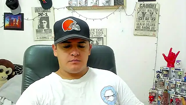 Snapshot of ney_22 chatting on 03/21/25, 02:18 ney 22 online show from 03/21/25, 02:18