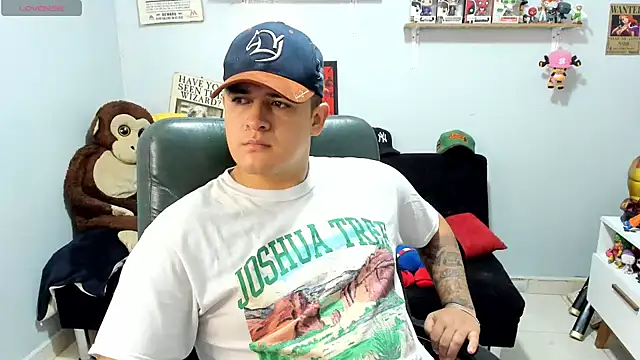 Snapshot of ney_22 chatting on 06/10/26, 01:23 ney 22 online show from 06/10/26, 01:23