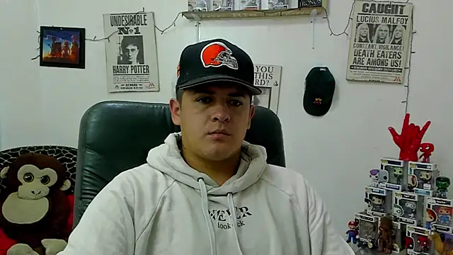 Snapshot of ney_22 chatting on 02/19/25, 02:22 ney 22 online show from 02/19/25, 02:22